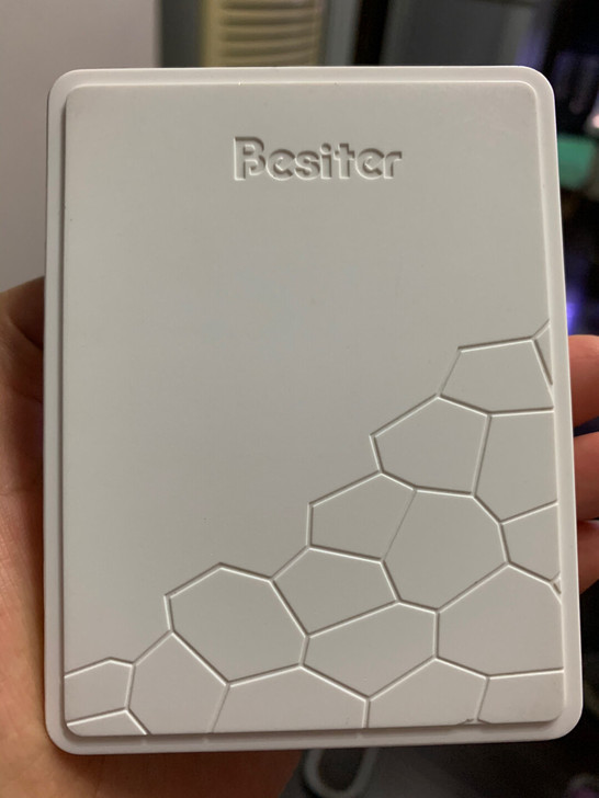 倍斯特充电宝，10400mAh，九层新。