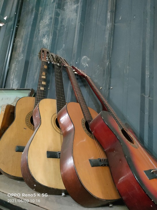 吉他80一个一起出280