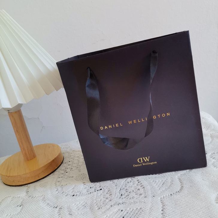 DW手表，可验真伪，金色钢带白色表盘，表膜...