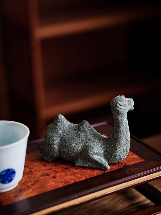 青石小骆驼文房文玩笔架山茶室茶玩茶宠镇纸石...
