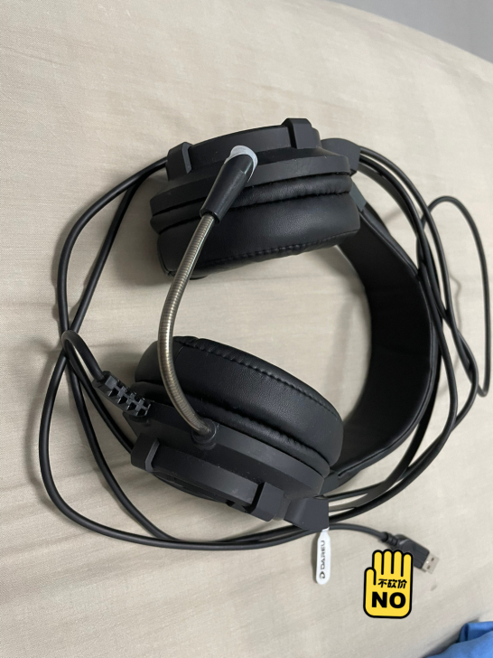 达尔优吃鸡耳机，音质正常，买了大概半年吧，...