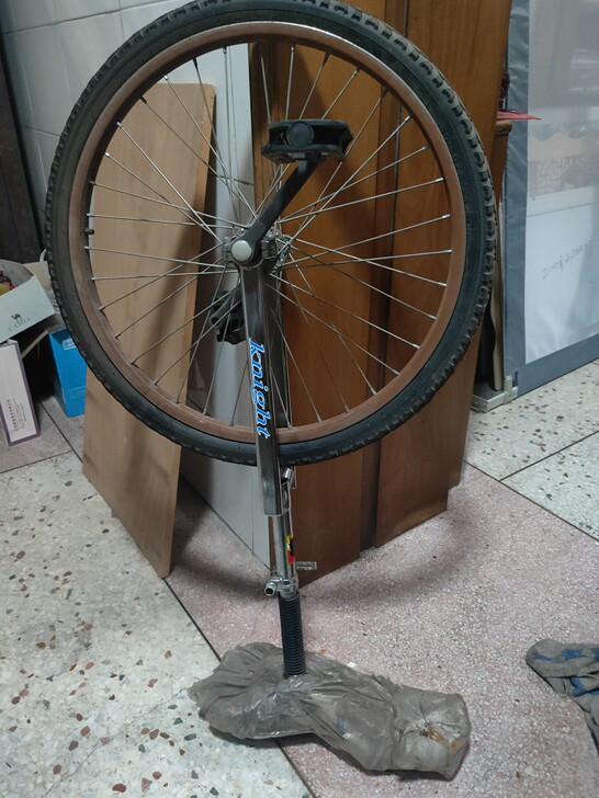 台湾骑士独轮车,学了几次没学会就闲置了,新...