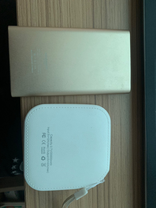 2个闲置充电宝，一个2W毫安，一个6000...