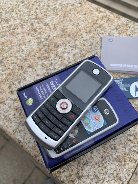 摩托罗拉W230