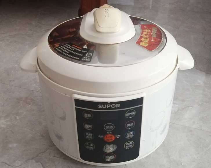 苏泊尔电高压锅,具体如图,可煮饭煲粥煲汤