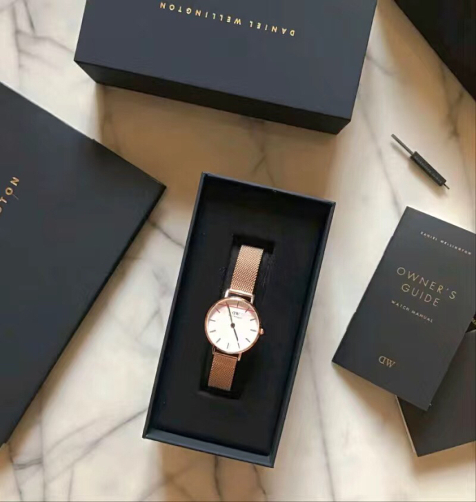 DW手表，盒子发票都有，有需要私聊