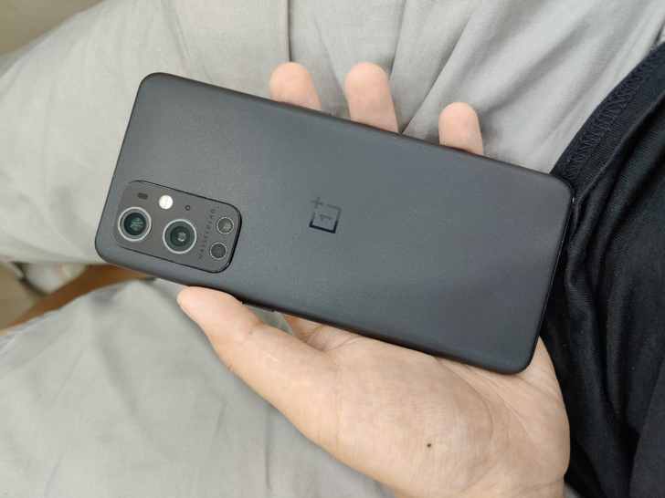 一加9pro 8+256g 黑 底部2个小...