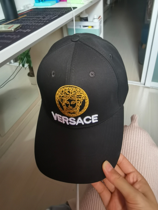 VERSACE黑色帽子