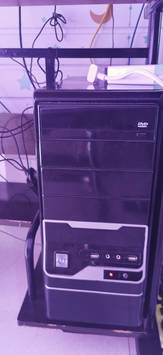 三星显示器 加铭瑄电脑主板机箱