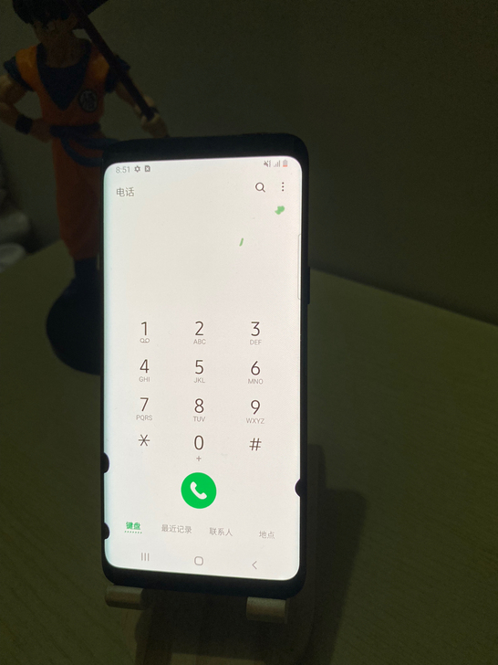 三星S9黑色曲屏。屏幕压伤点，原装屏 。不...