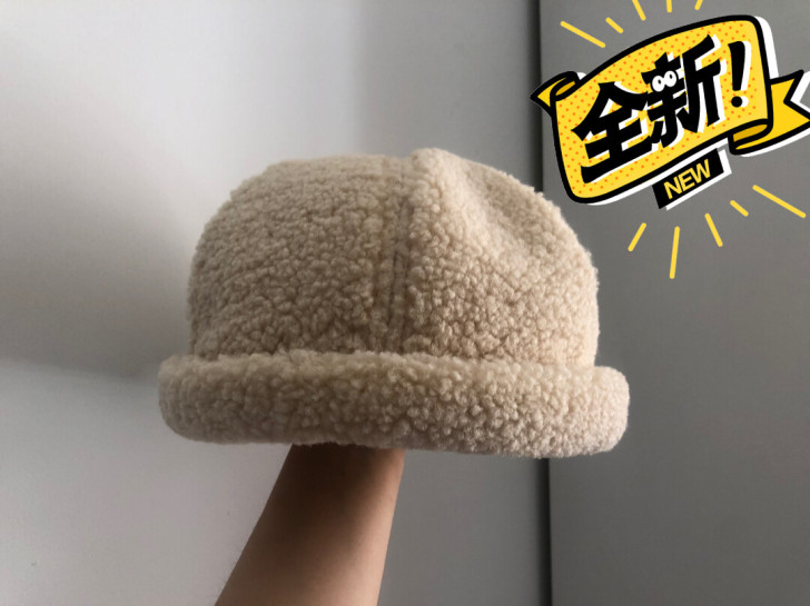 全新 毛绒瓜皮帽白色，皮质调节帽宽。尺寸5...