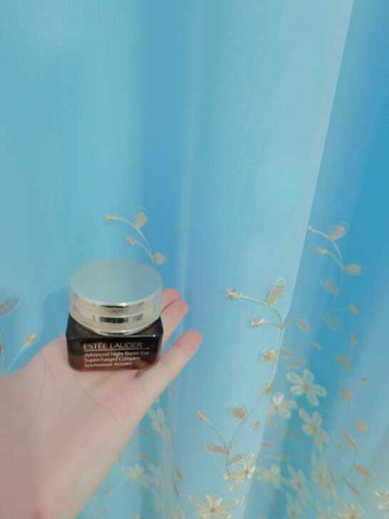 雅诗兰黛眼霜，基本上已经用完，还剩一丢丢可...