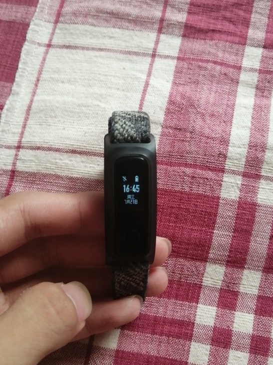 荣耀手环5 篮球版,几乎全新,可小刀