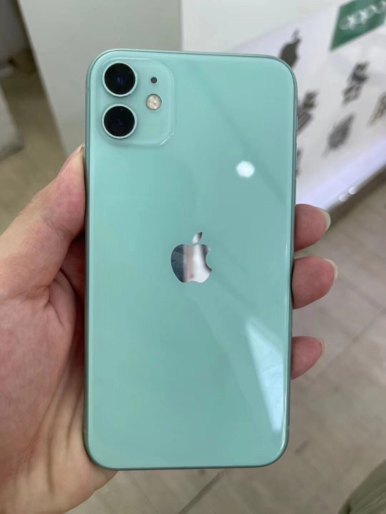 美女一手机苹果11/128
