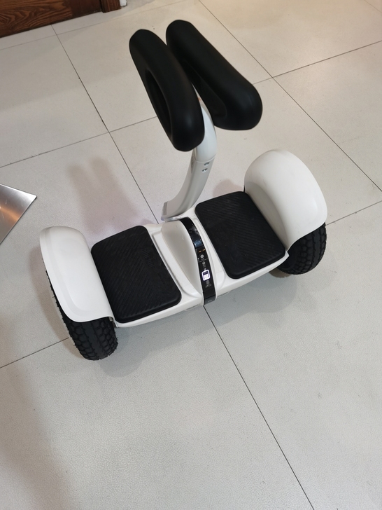 还很新小米ninebot九号平衡车白色燃动...