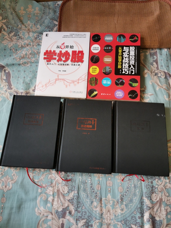 三体全集，本人已看完，看的怀疑人生了。地球...