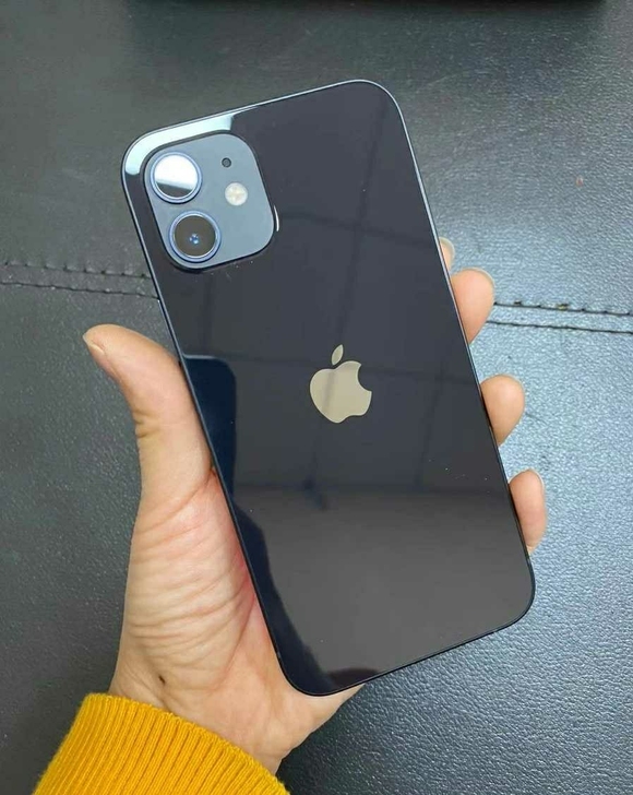 自用苹果12黑色128g 都带壳使用 无磕...