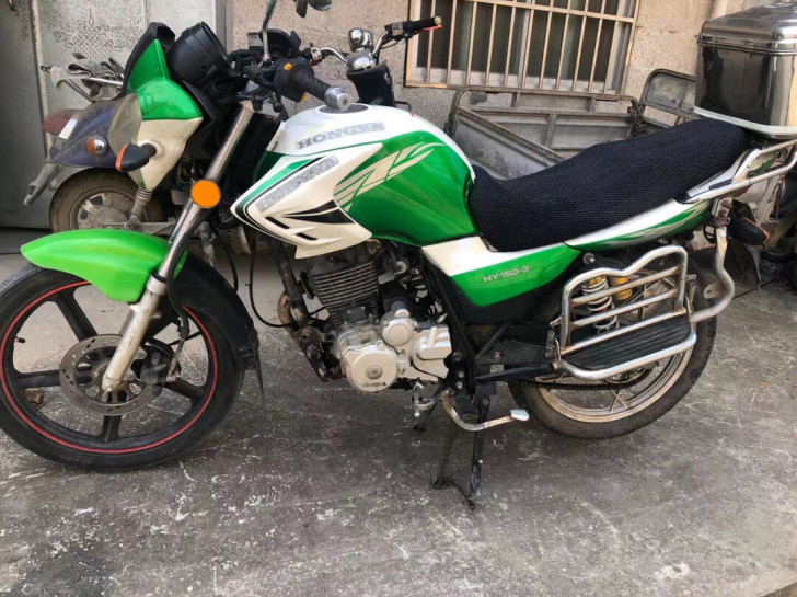 150摩托车 13年购买  一点就着