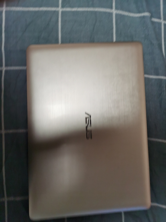 华硕A456U，自己加了个内存条加了个固态。