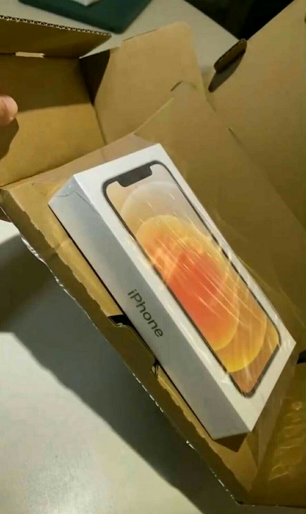 全新苹果12白色128G未拆封未激活转出