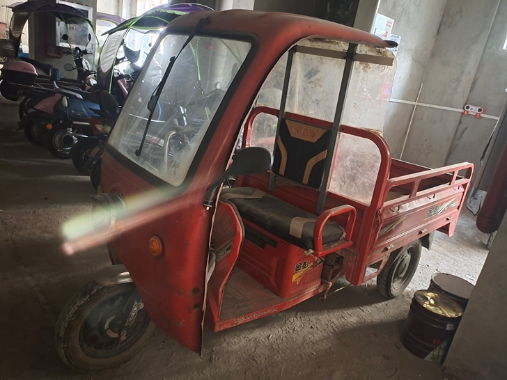 8成新大电瓶三轮车亏本卖      可跑1...