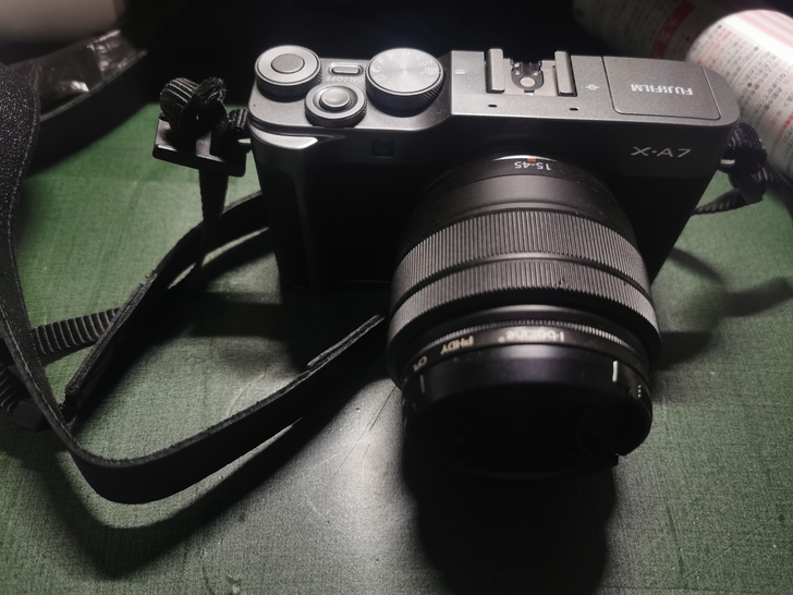 出一台富士xa7相机（套机）+闪迪64g内...