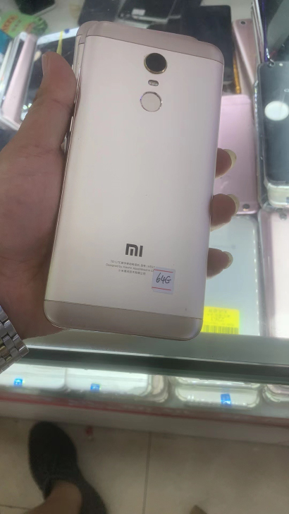 红米5 p    4+64    现货10...