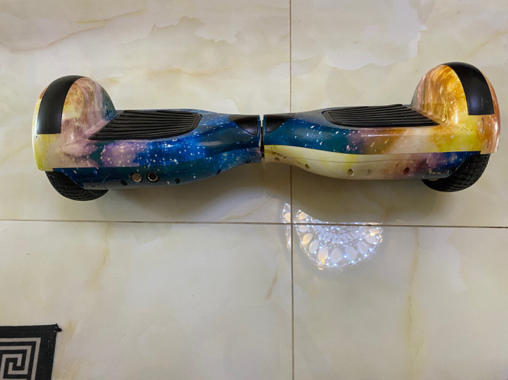 平衡车，9成新，买来上学去了没怎么玩，放久...