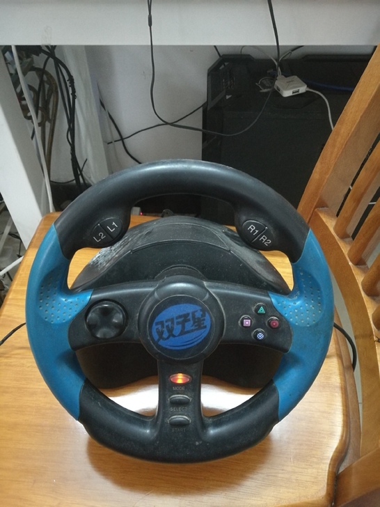 ps2双子星方向盘，配脚踏和电源，开机正常...