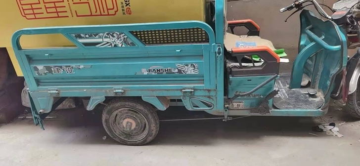 原来开超市，然后拆迁，留着没用了，想着卖了...