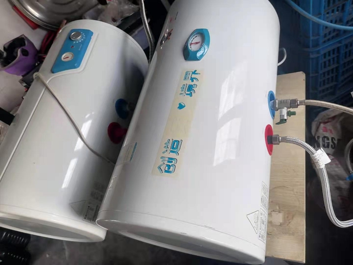 樱花热水器，1500瓦的220伏电50升水...