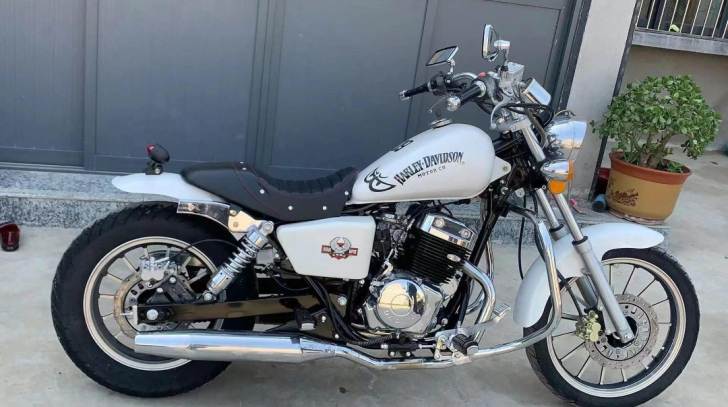 二手占圈哈雷复古摩托车到货，珍珠白高端大气...