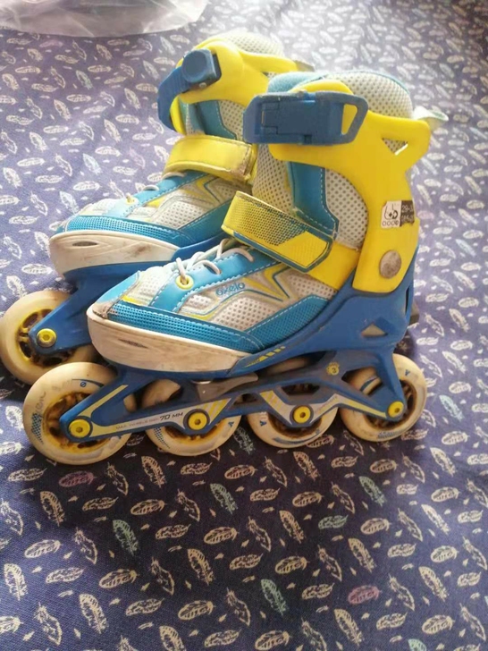 二手迪卡侬轮滑鞋，真像如图，