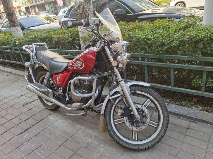 八成新二手摩托车，力帆125，行驶8000...