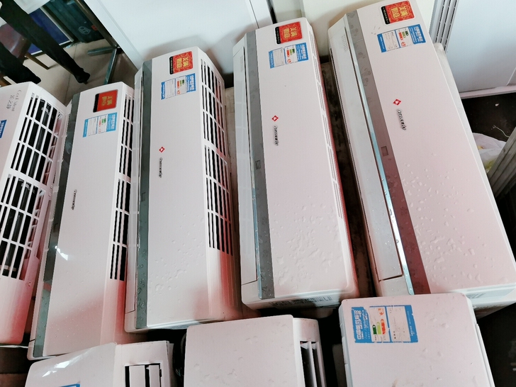 格力3p柜机1.5p挂机，培训学校开了不到...