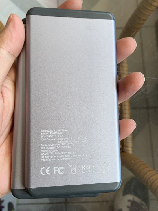 加拿大充电宝,6000毫安,95新,超薄聚...