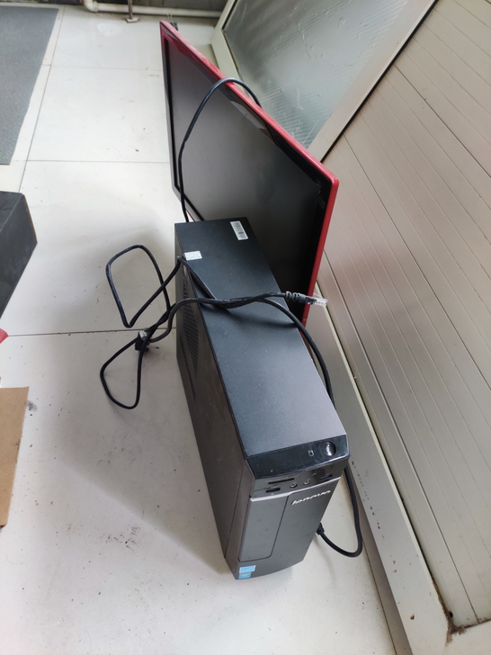 联想电脑,三星屏幕。使用正常,闲置处理一套...