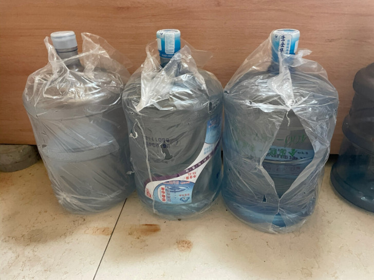 水桶20元1个随时可以来拿总共八个