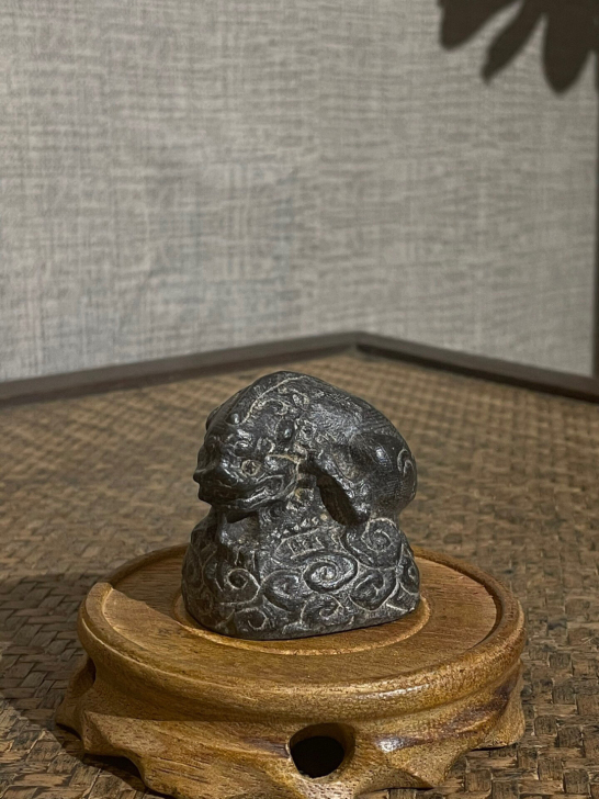 石雕青石吸水兽迷你手把件茶宠