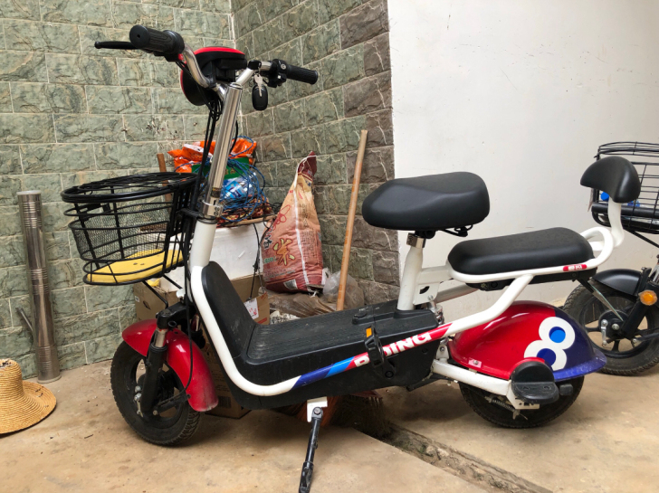 锂电池爱玛小单车