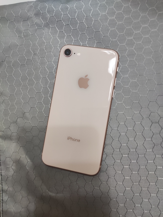 苹果8 64g 九成新，看图  大连本地交...