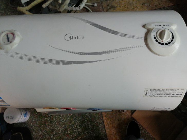 搬家带不走，美的50升电热水器，没任何问题...