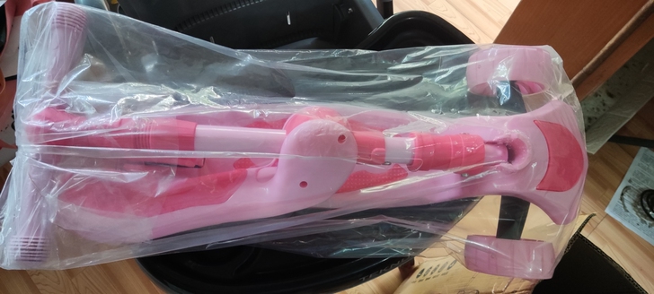 全校新未拆封滑板车，送的有置物篮子和电池什...