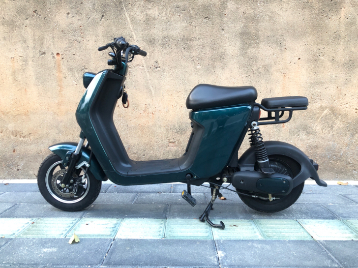 雅迪欧致欧睿同款48v25a锂电池电动车电...