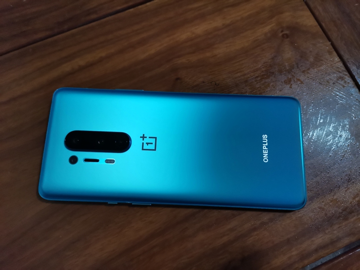 一加8Pro 去年20年暑假买的，差不多正...