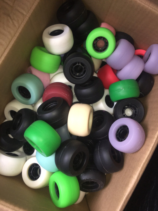 微瑕疵弧形轮，漂移板轮子出口国外的尾货