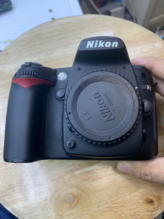尼康D90单机橙色95新 实物图