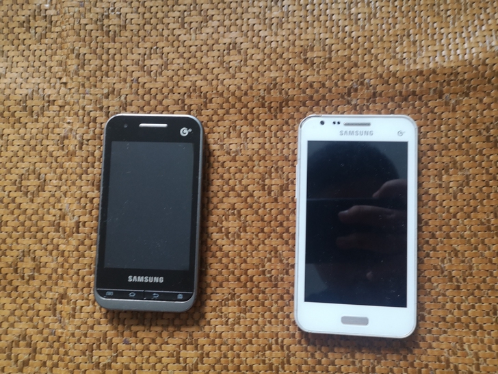 两款老三星手机，型号忘了，灰色没电池，两个...