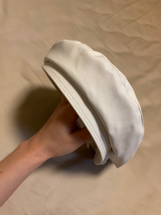 全新白色pu皮贝雷帽，凹造型必备，一次没带过