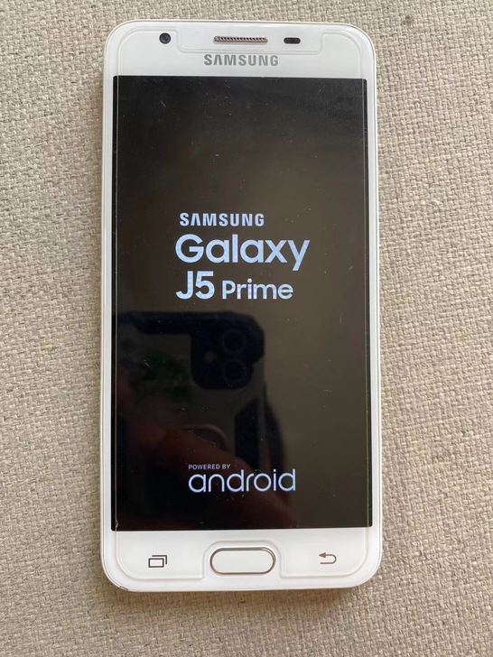 出自用手机三星J5